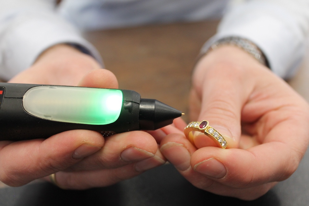 Diamant-testen-op-echtheid