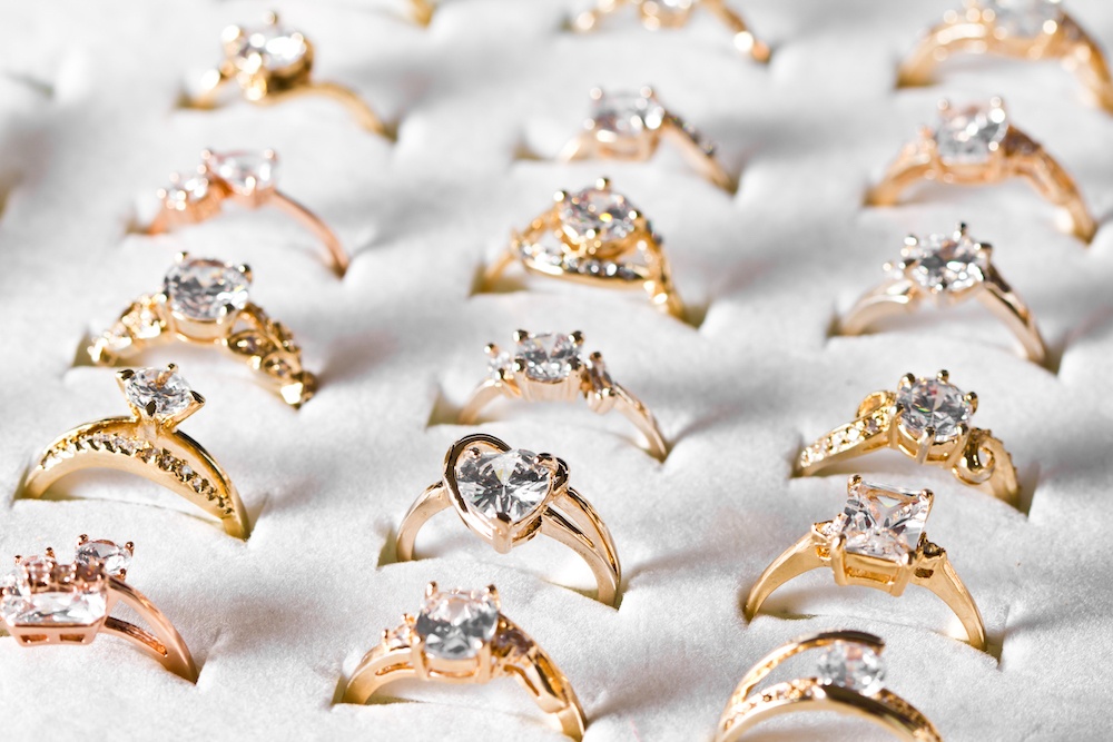 Golden-ring-and-diamond