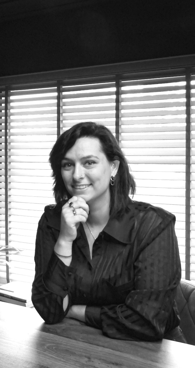 Louisa, works at Juweelwinkel