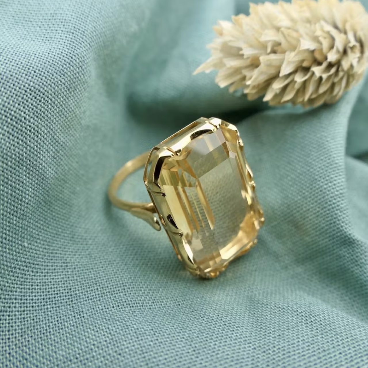 Ring met grote citrien, retro ring