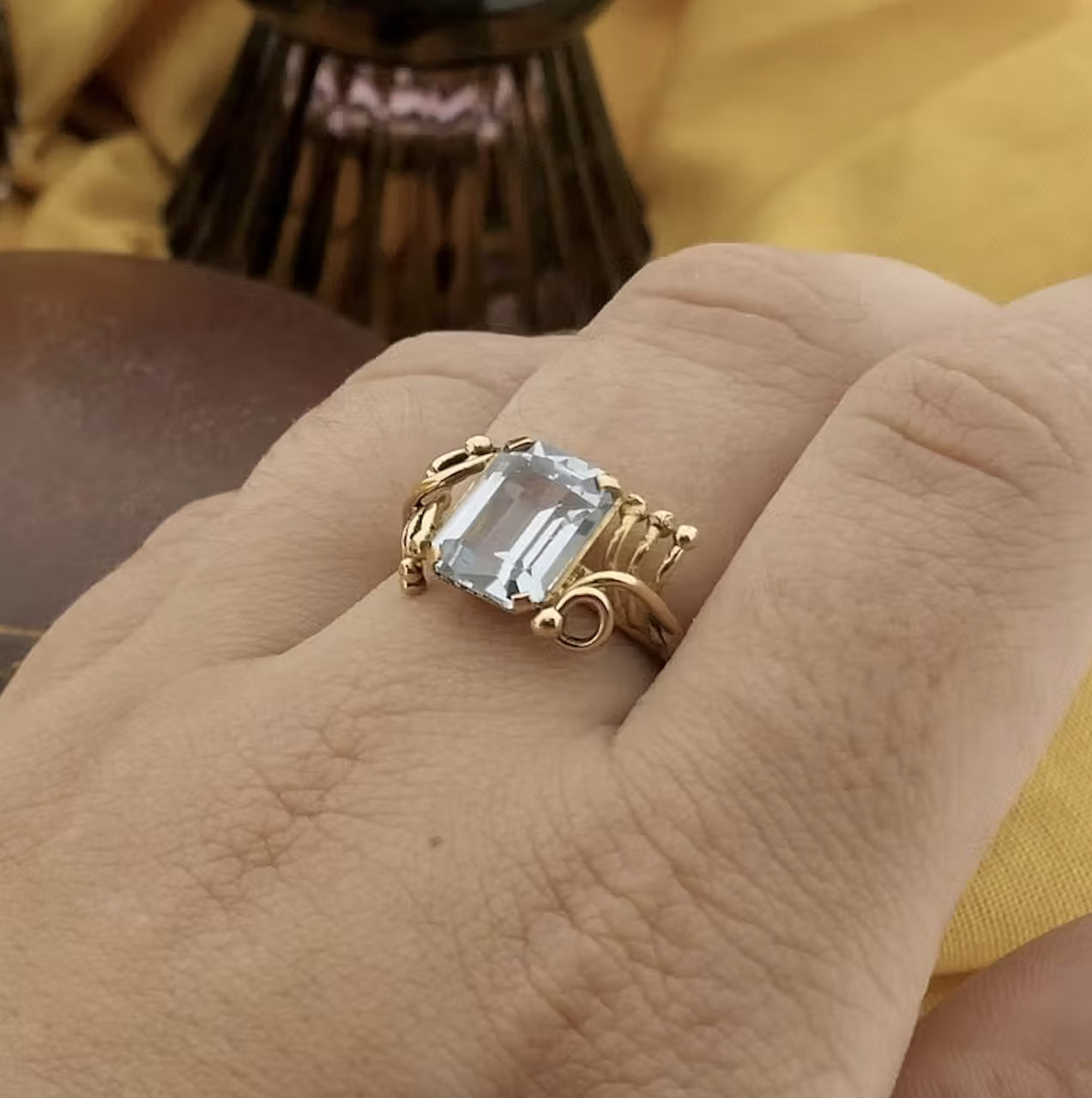 Gouden ring met grote aquamarijn edelsteen