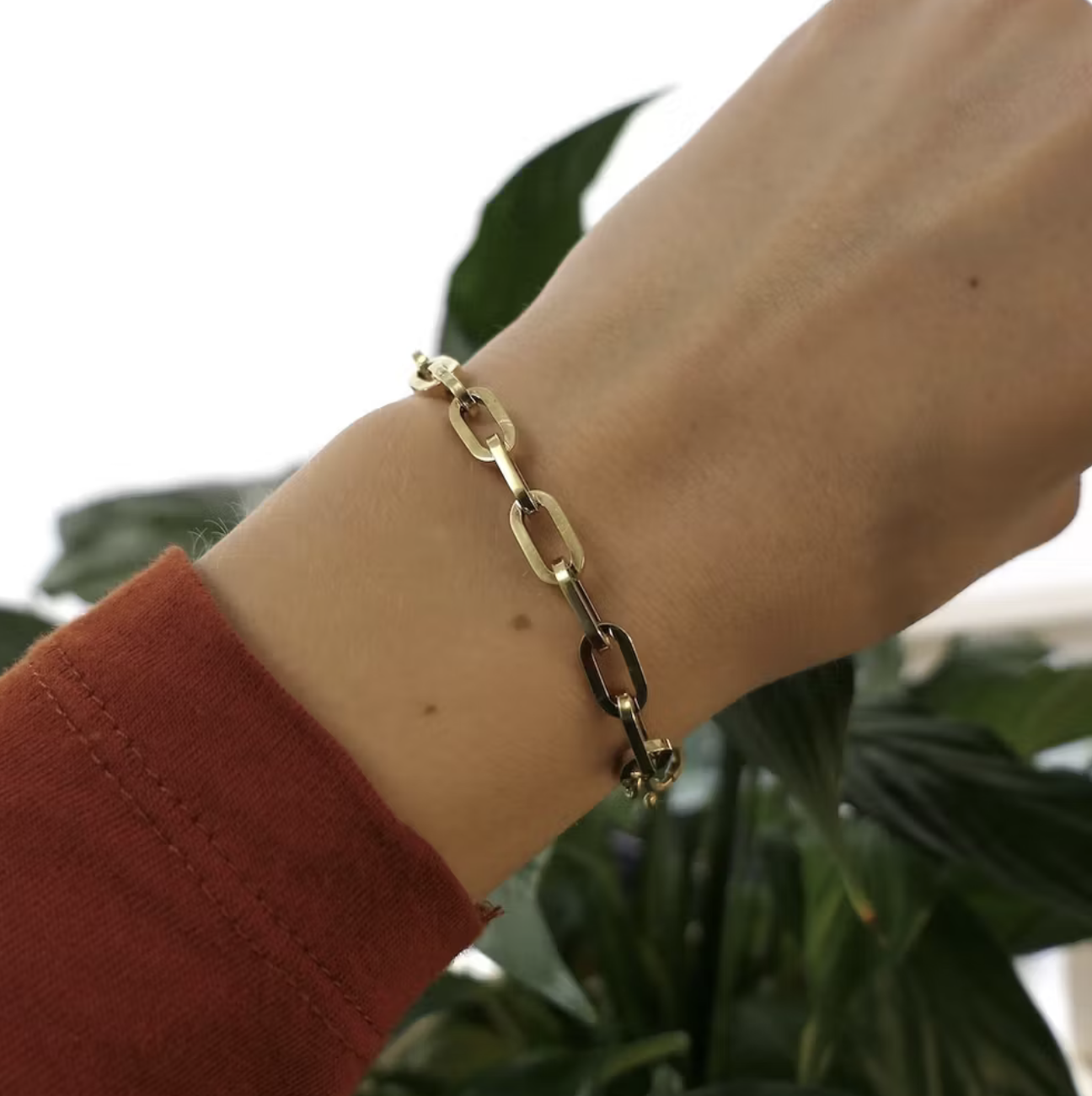 Closed Forever schakelarmband