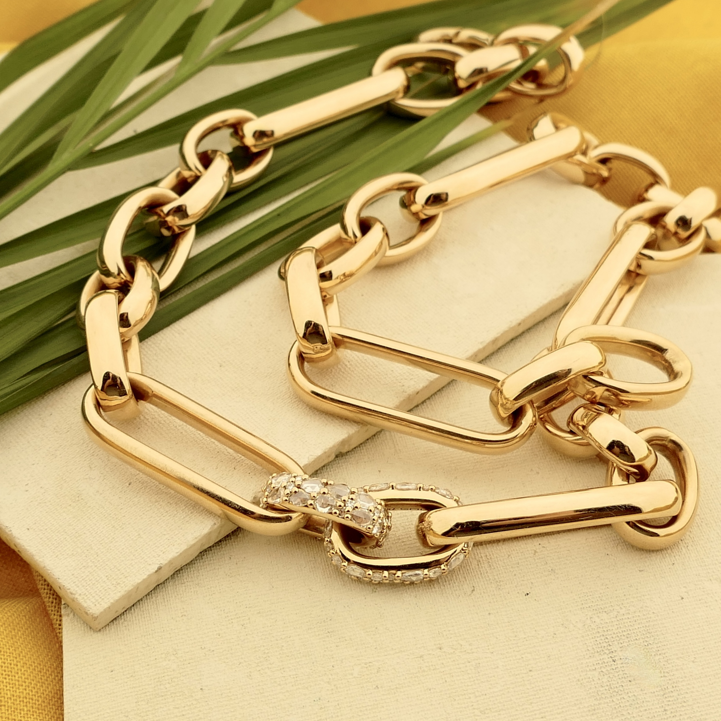 Luxe gouden armband als Moederdag cadeau