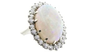 Precious opal gemstone