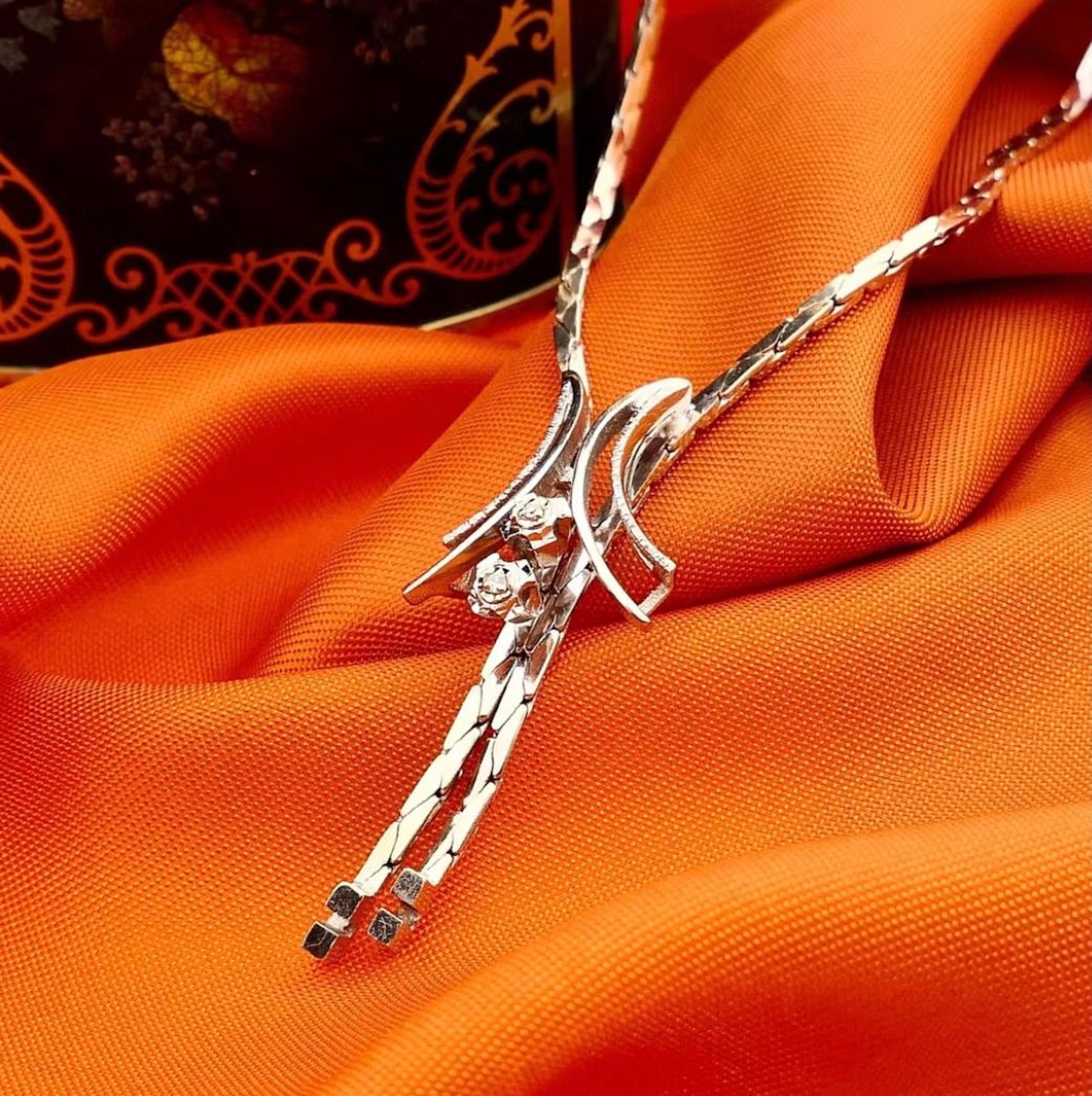 vintage-witgouden-diamanten-hanger-aan-ketting.jpeg