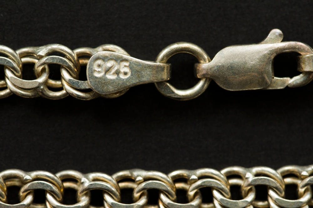 Zilver keurtekens in een ketting, sterling zilver